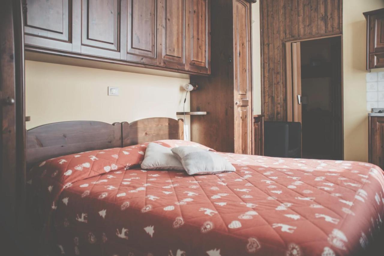 Hotel Residence Giardini Piode エクステリア 写真